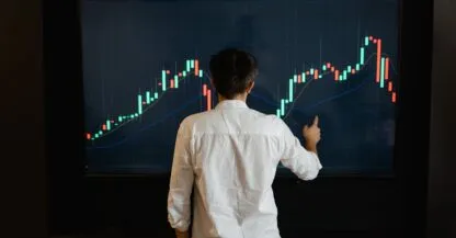 Ganhe rendimentos com Bitcoin usando staking e DeFi